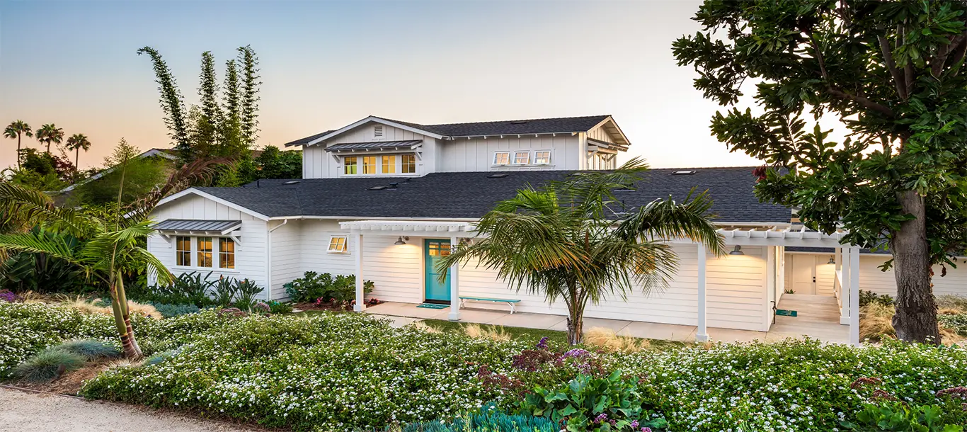 Florida home exterior with gleaming windows after cleaning